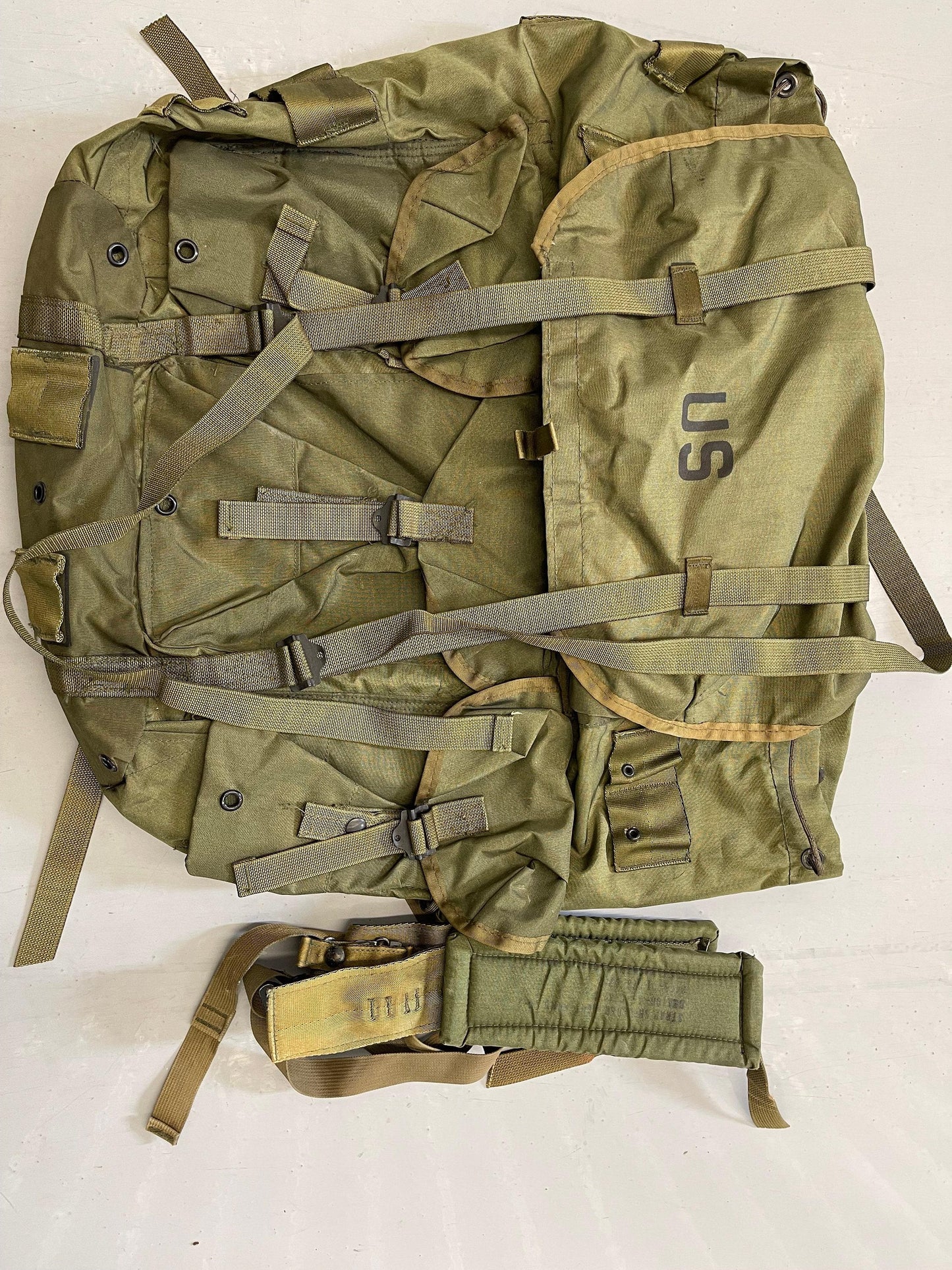 Genuine US Military Vietnam  Vintage Large Alice pack OD green new Mint with used very good Shoulder straps.