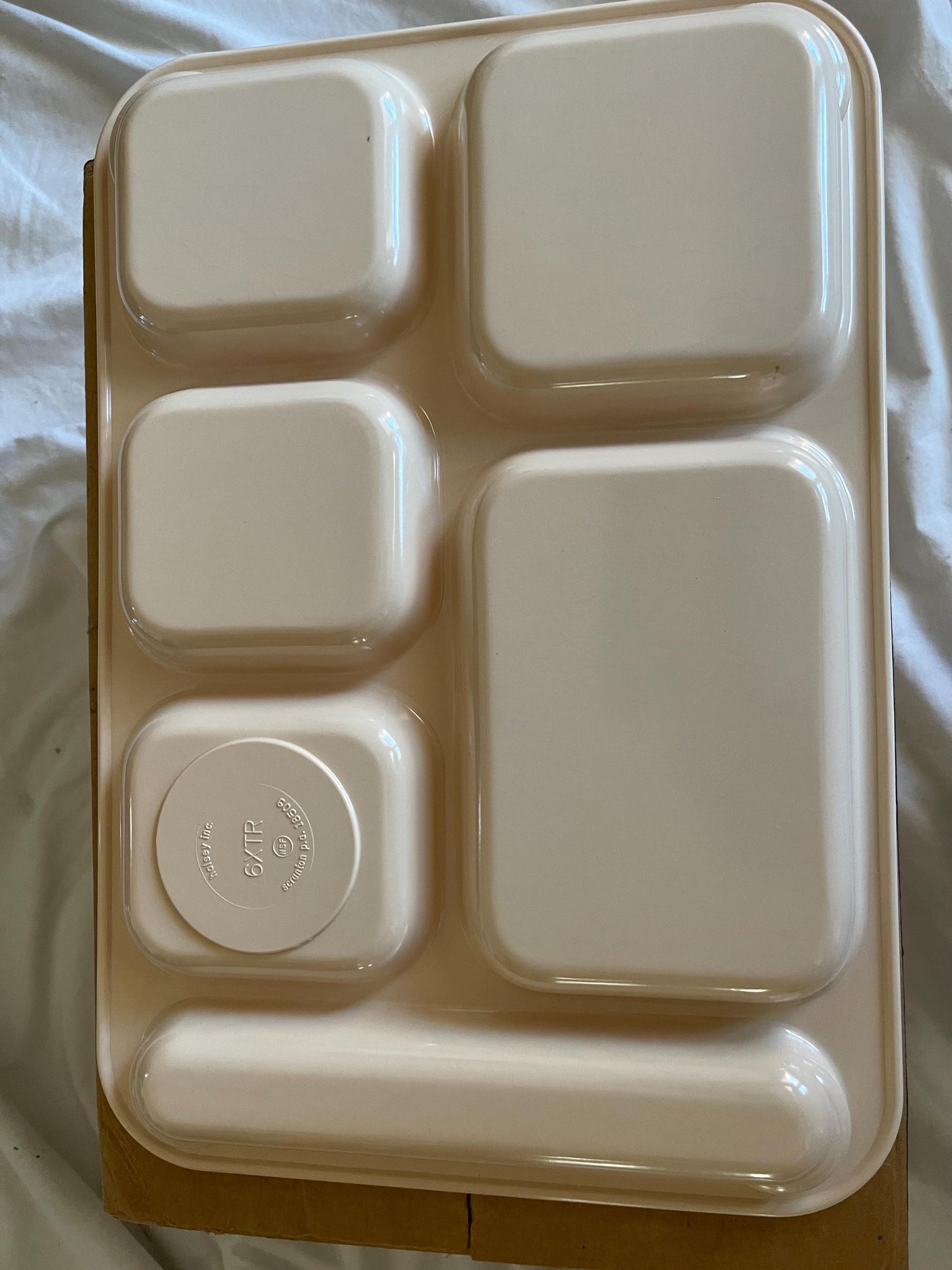 Lot of 4 US military  mess  trays new tan color. Set of 4 trays.