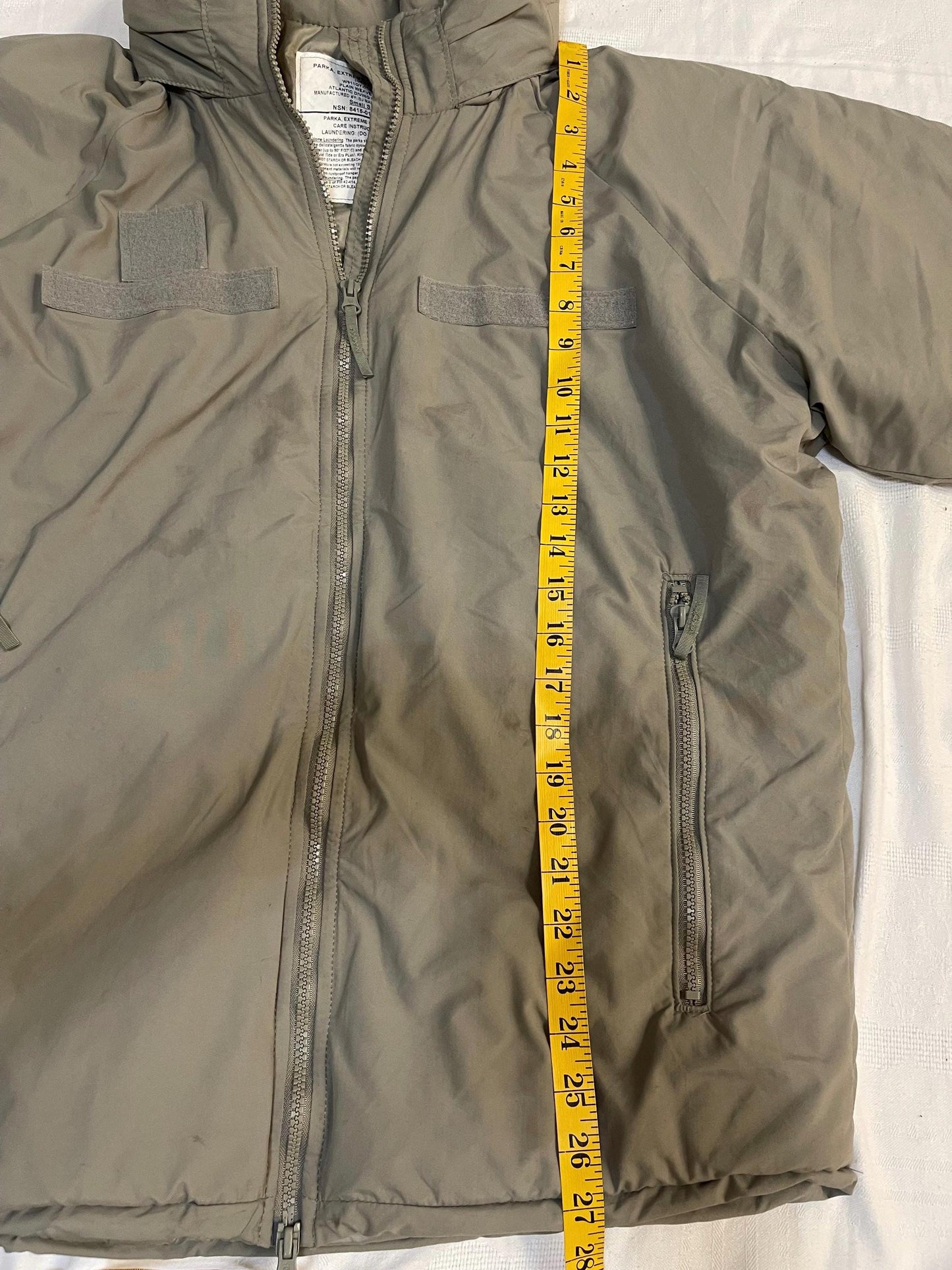 Original U.S Army Primaloft GEN III Level 7 Extreme Cold Weather Parka (ECWCS) Jacket Coat Uniform Military Snow Wet Weather, Small Short.