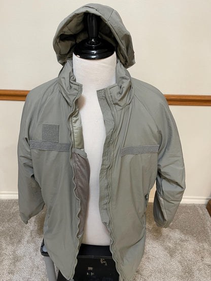 Original U.S Army Primaloft GEN III Level 7 Extreme Cold Weather Parka (ECWCS) Jacket Coat Uniform Military Snow Wet Weather, Small Regular.
