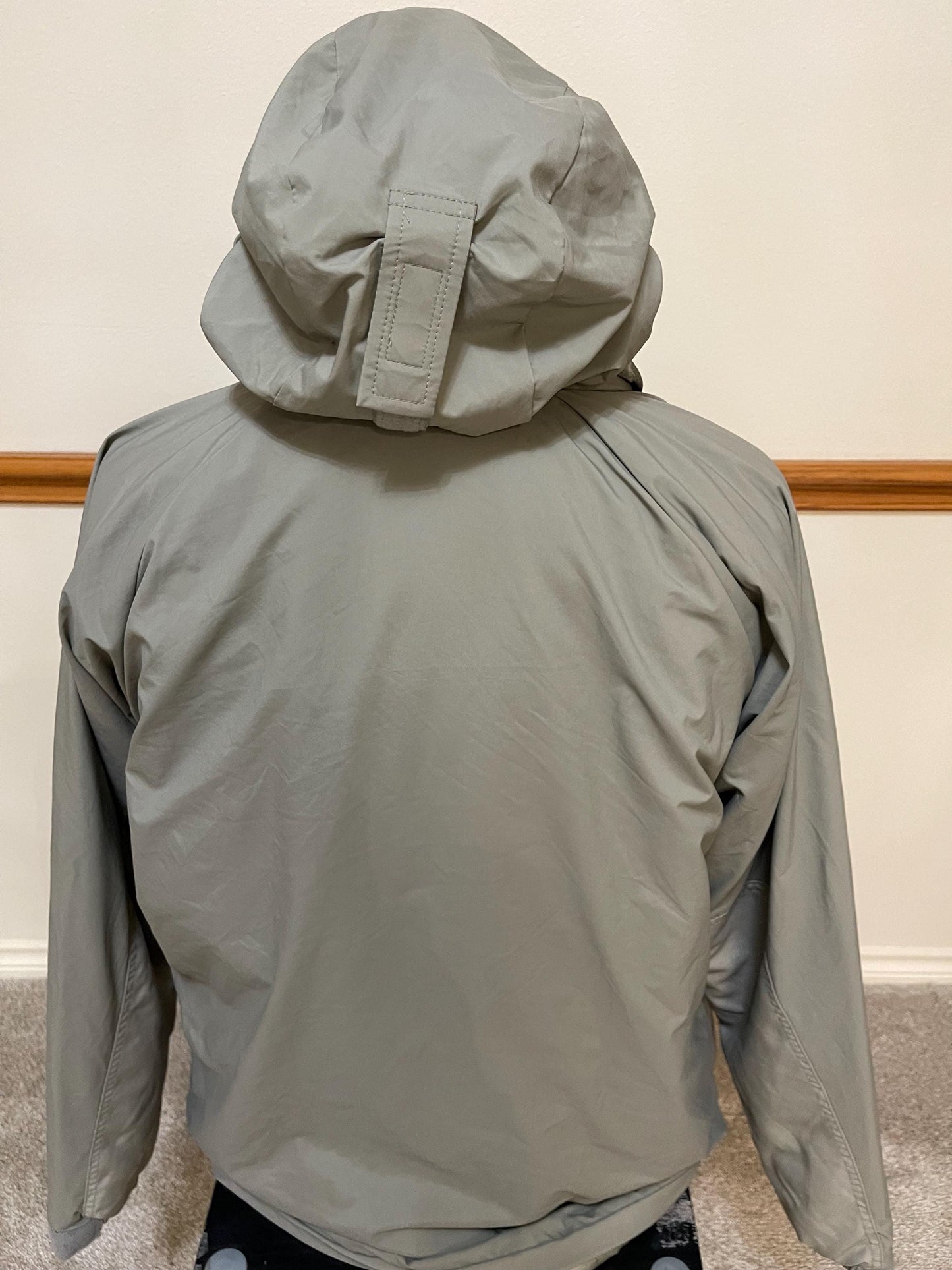 Original U.S Army Primaloft GEN III Level 7 Extreme Cold Weather Parka (ECWCS) Jacket Coat Uniform Military Snow Wet Weather, Small Regular.