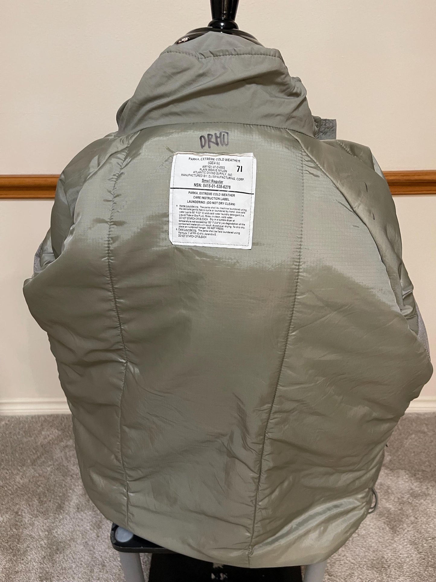 Original U.S Army Primaloft GEN III Level 7 Extreme Cold Weather Parka (ECWCS) Jacket Coat Uniform Military Snow Wet Weather, Small Regular.