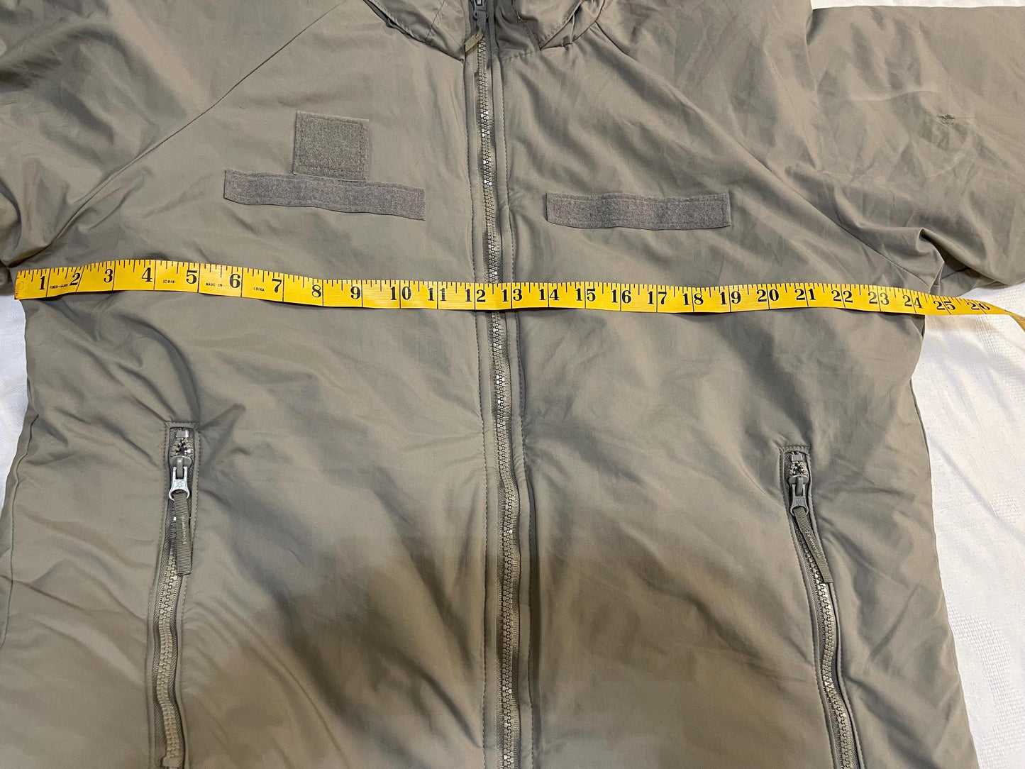 Original U.S Army Primaloft GEN III Level 7 Extreme Cold Weather Parka (ECWCS) Jacket Coat Uniform Military Snow Wet Weather, Small Regular.