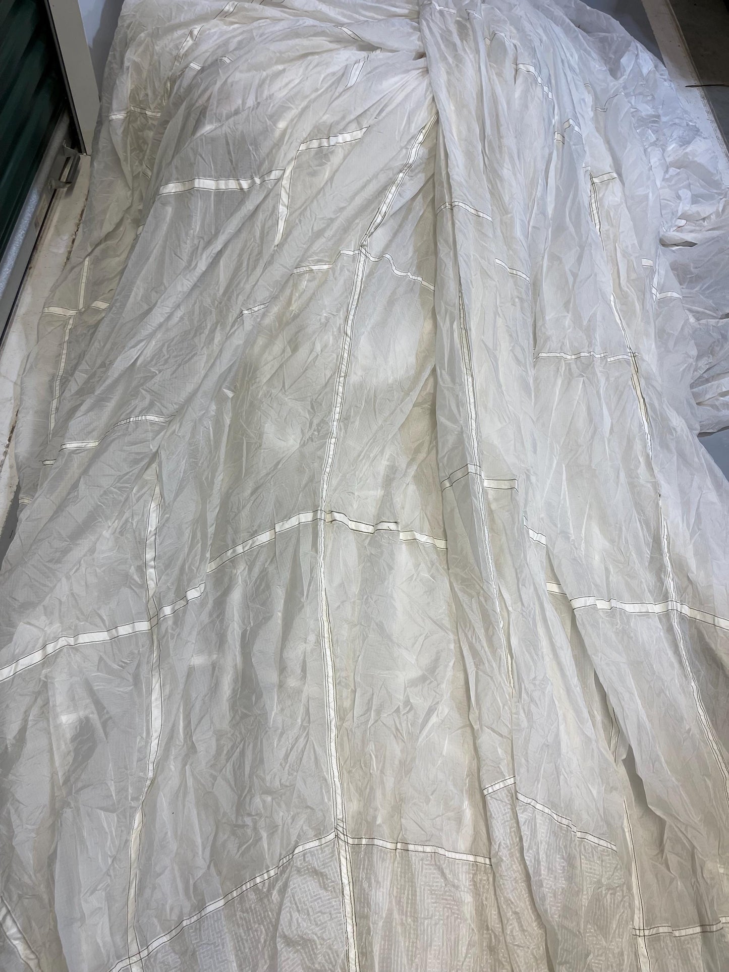 Military 35ft White Round Parachute/photo Shoot, Car/Boat Covers, Canopy and decoration.