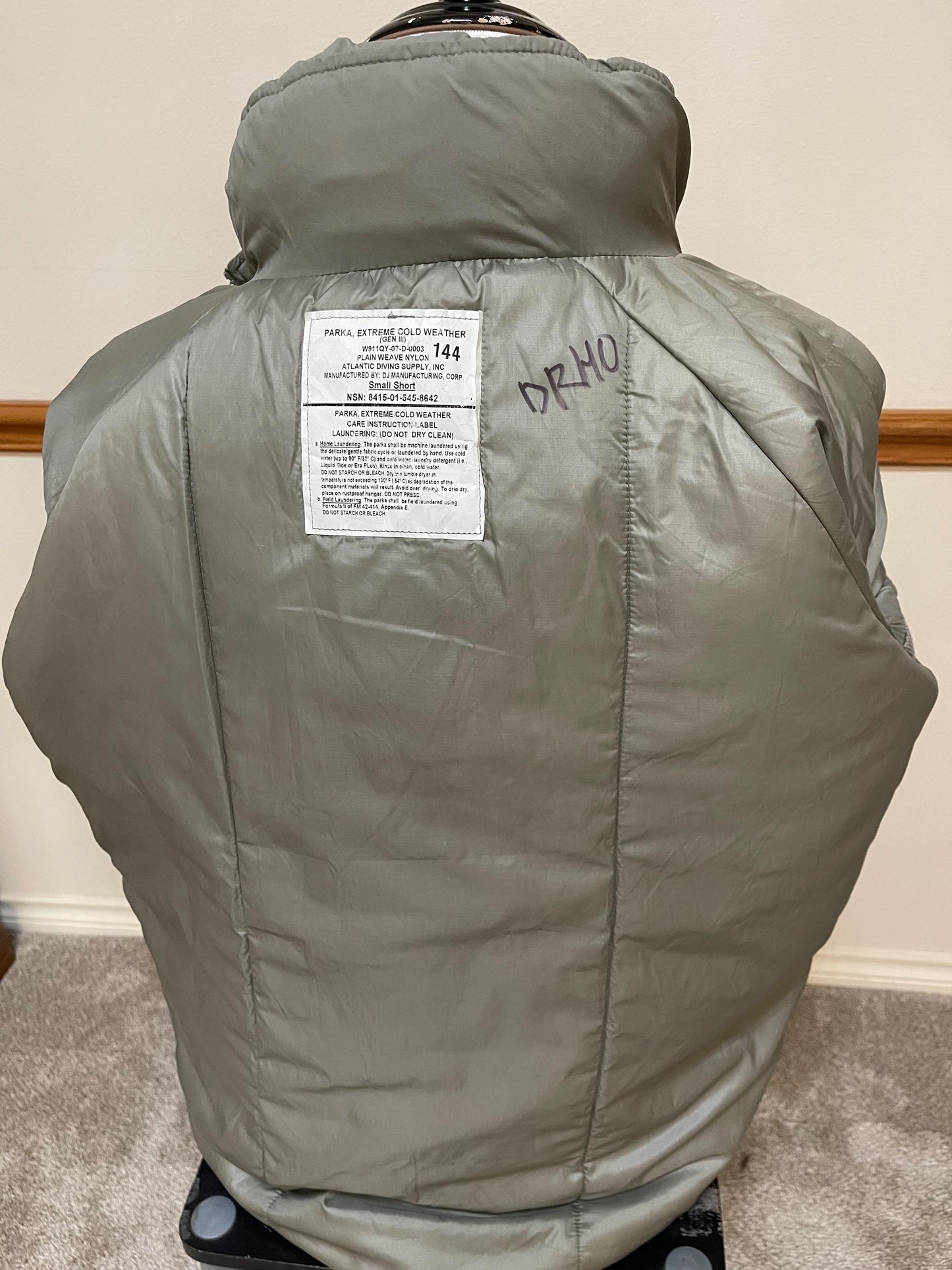 Original U.S Army Primaloft GEN III Level 7 Extreme Cold Weather Parka (ECWCS) Jacket Coat Uniform Military Snow Wet Weather, Small Short.