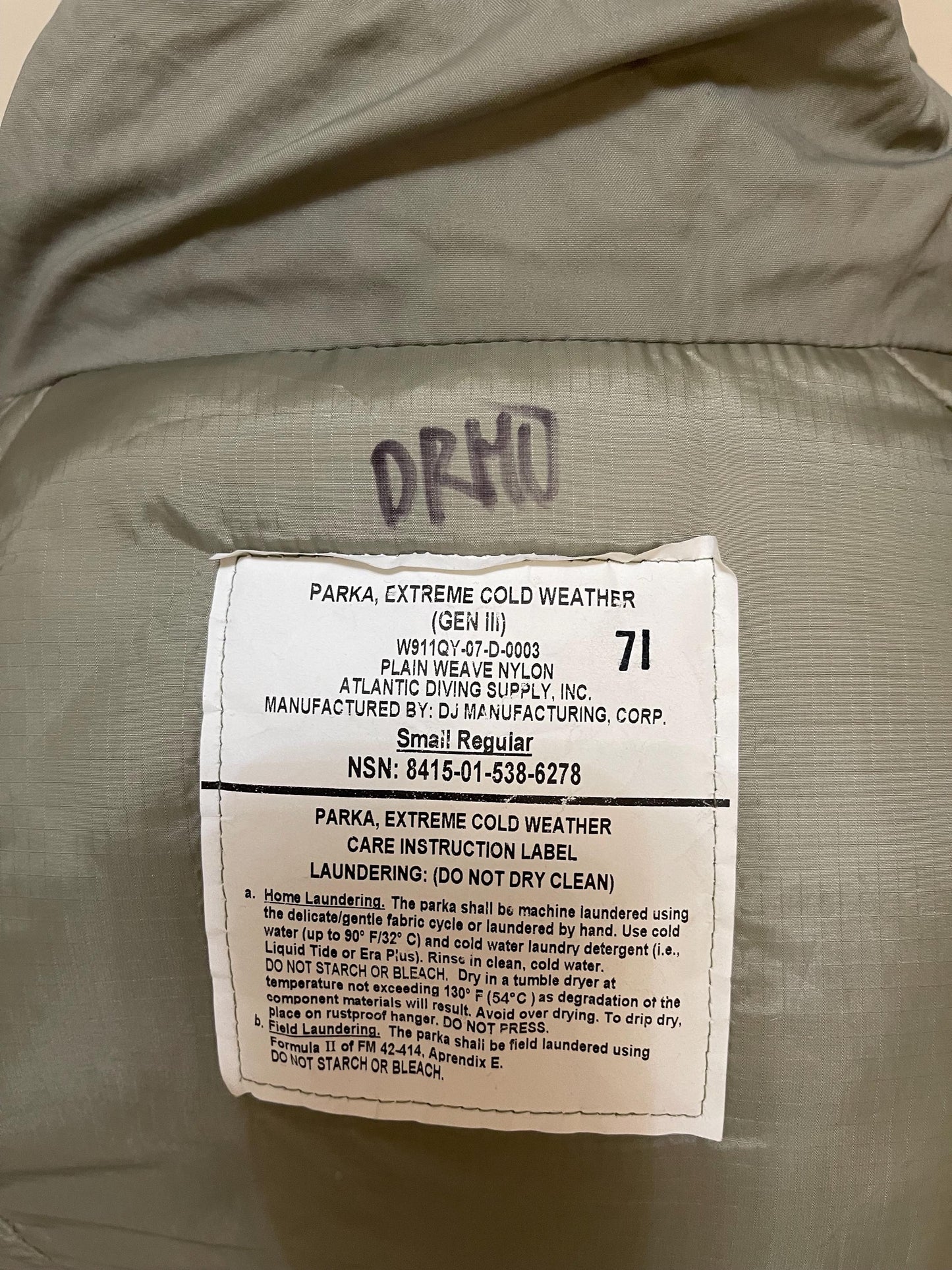 Original U.S Army Primaloft GEN III Level 7 Extreme Cold Weather Parka (ECWCS) Jacket Coat Uniform Military Snow Wet Weather, Small Regular.