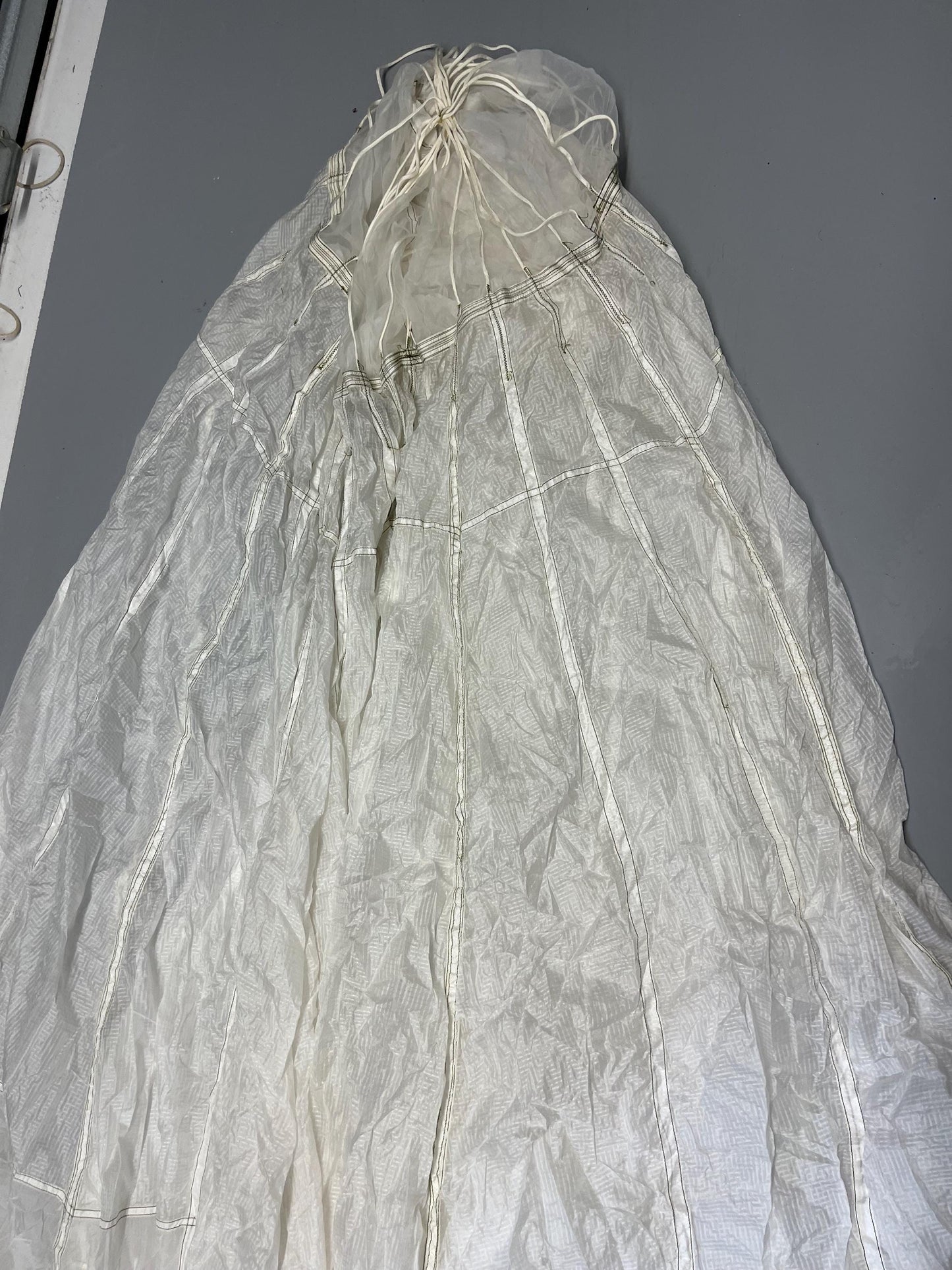 Military 35ft White Round Parachute/photo Shoot, Car/Boat Covers, Canopy and decoration.