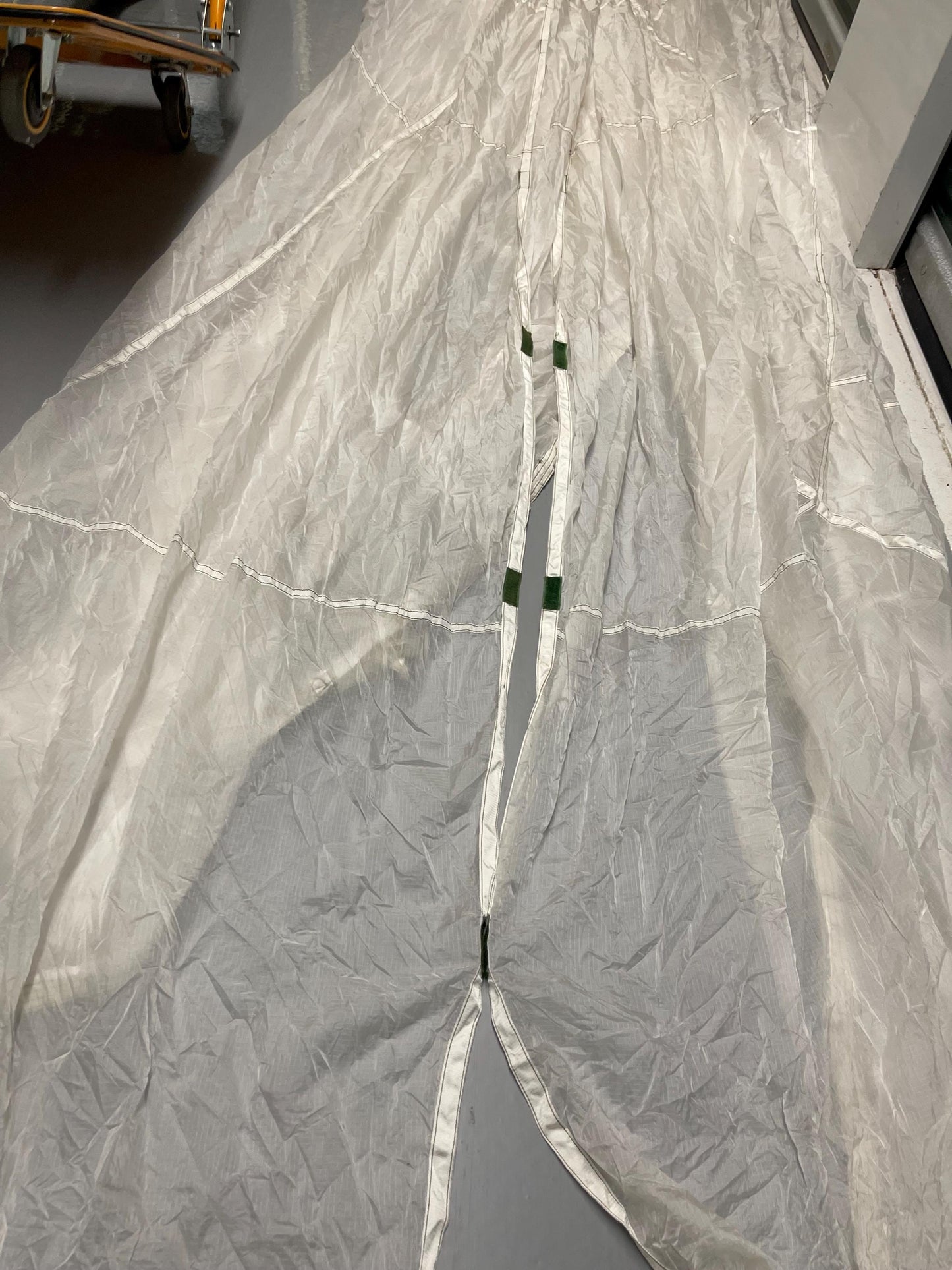 Military 35ft White Round Parachute/photo Shoot, Car/Boat Covers, Canopy and decoration.