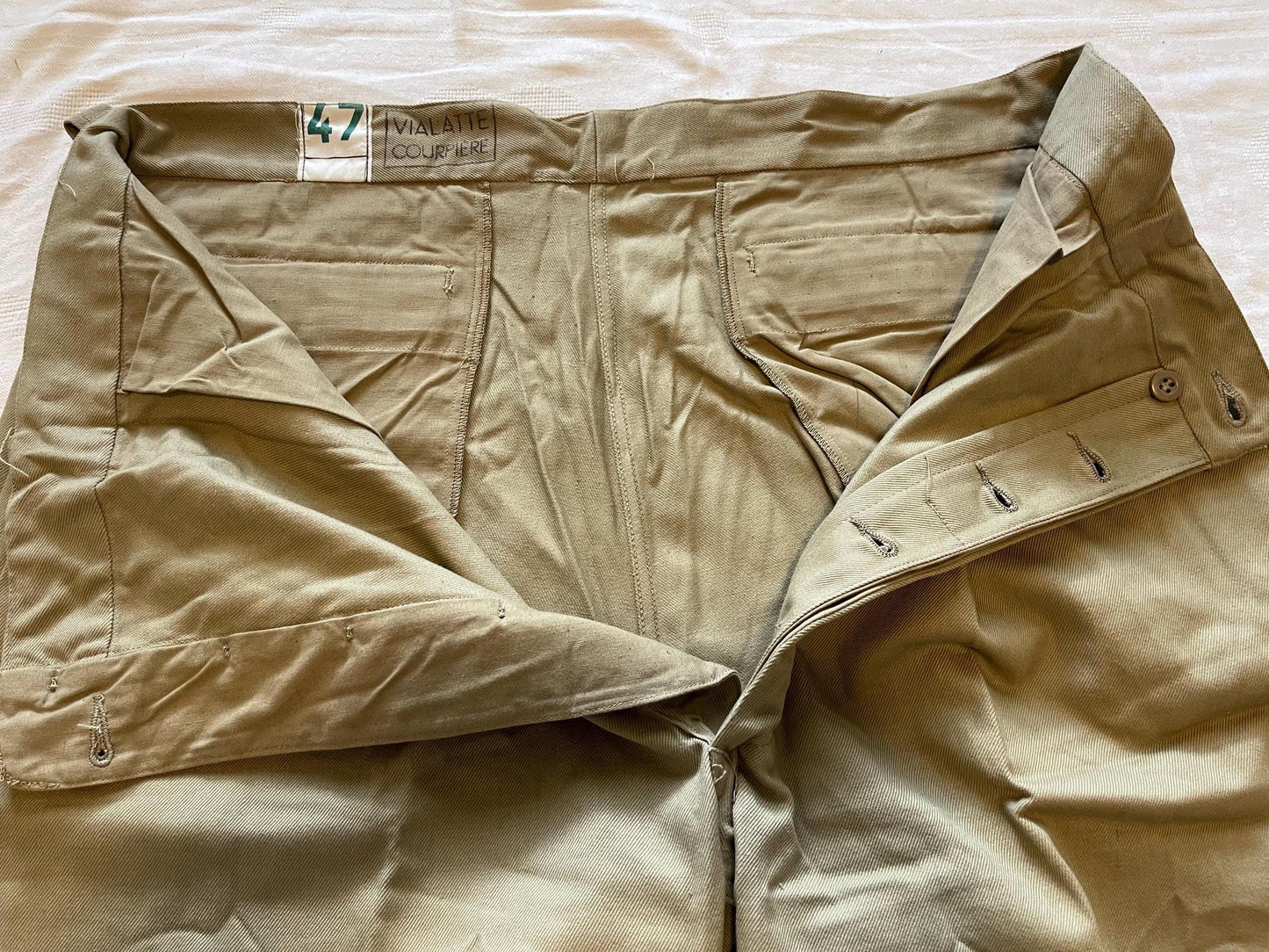 Genuine French Army Vintage Cotton/Twill M1952 Chino Khaki Short In New Mint Condition.