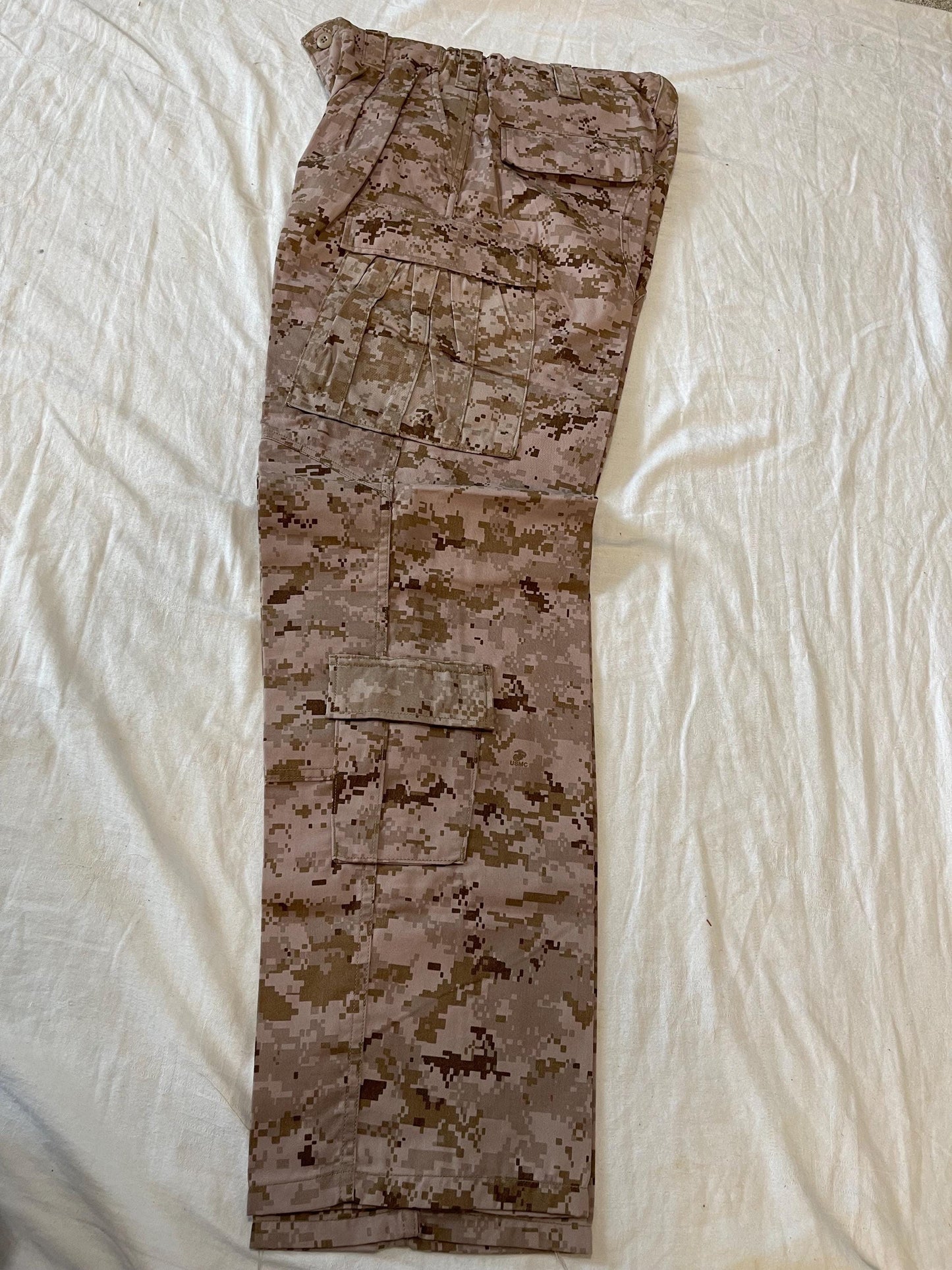 USMC FROG Combat Uniform Ensemble Pants Trouser Desert MARPAT Various sizes.