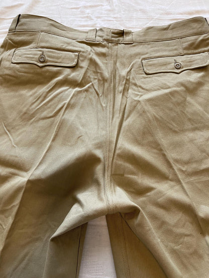 Genuine French Army Vintage Cotton/Twill M1952 Chino Khaki Short In New Mint Condition.