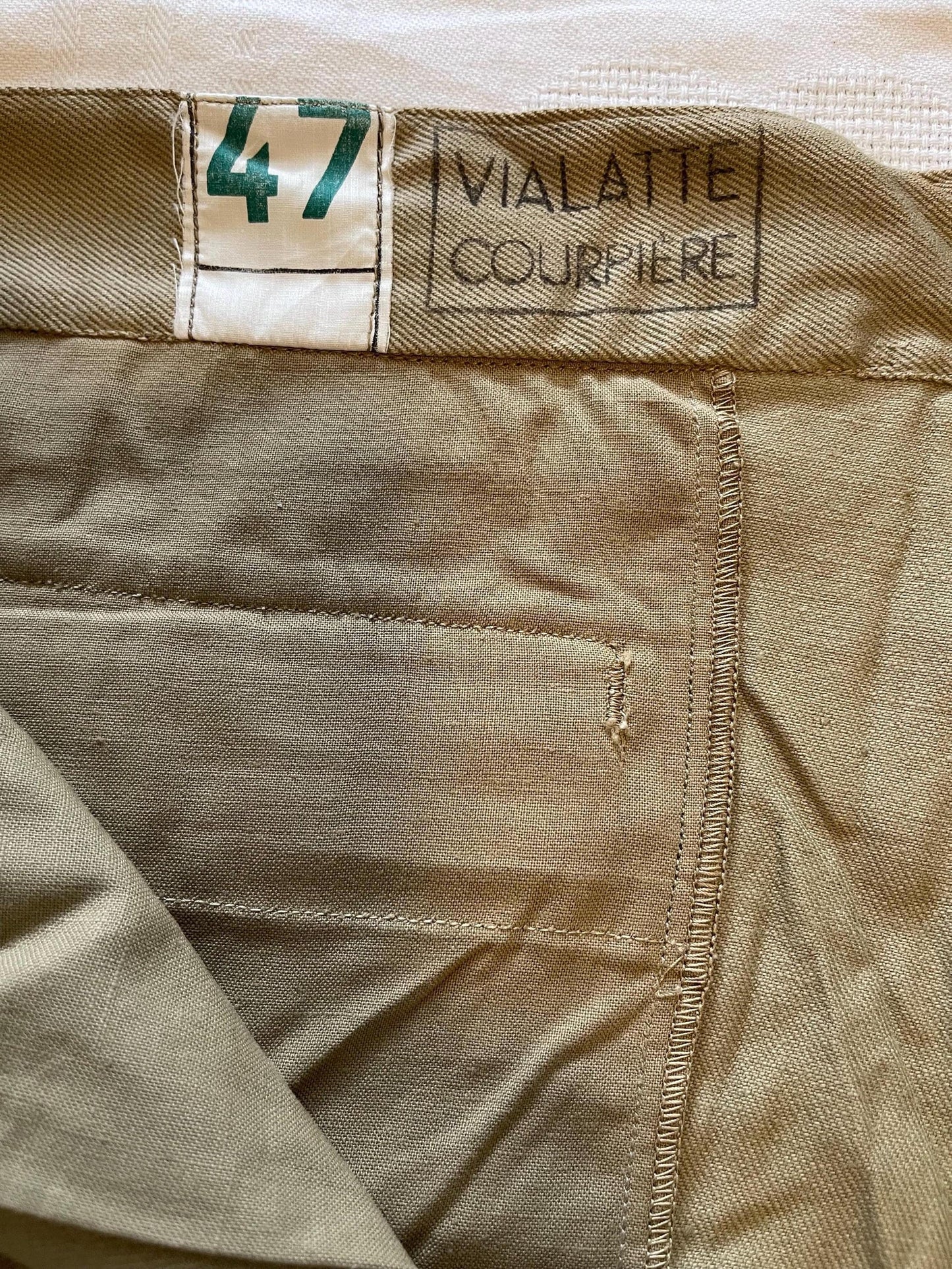 Genuine French Army Vintage Cotton/Twill M1952 Chino Khaki Short In New Mint Condition.
