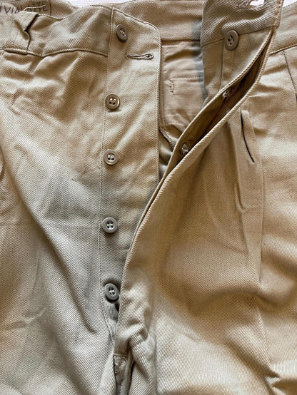 Genuine French Army Vintage Cotton/Twill M1952 Chino Khaki Short In New Mint Condition.