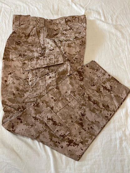 USMC FROG Combat Uniform Ensemble Pants Trouser Desert MARPAT Various sizes.