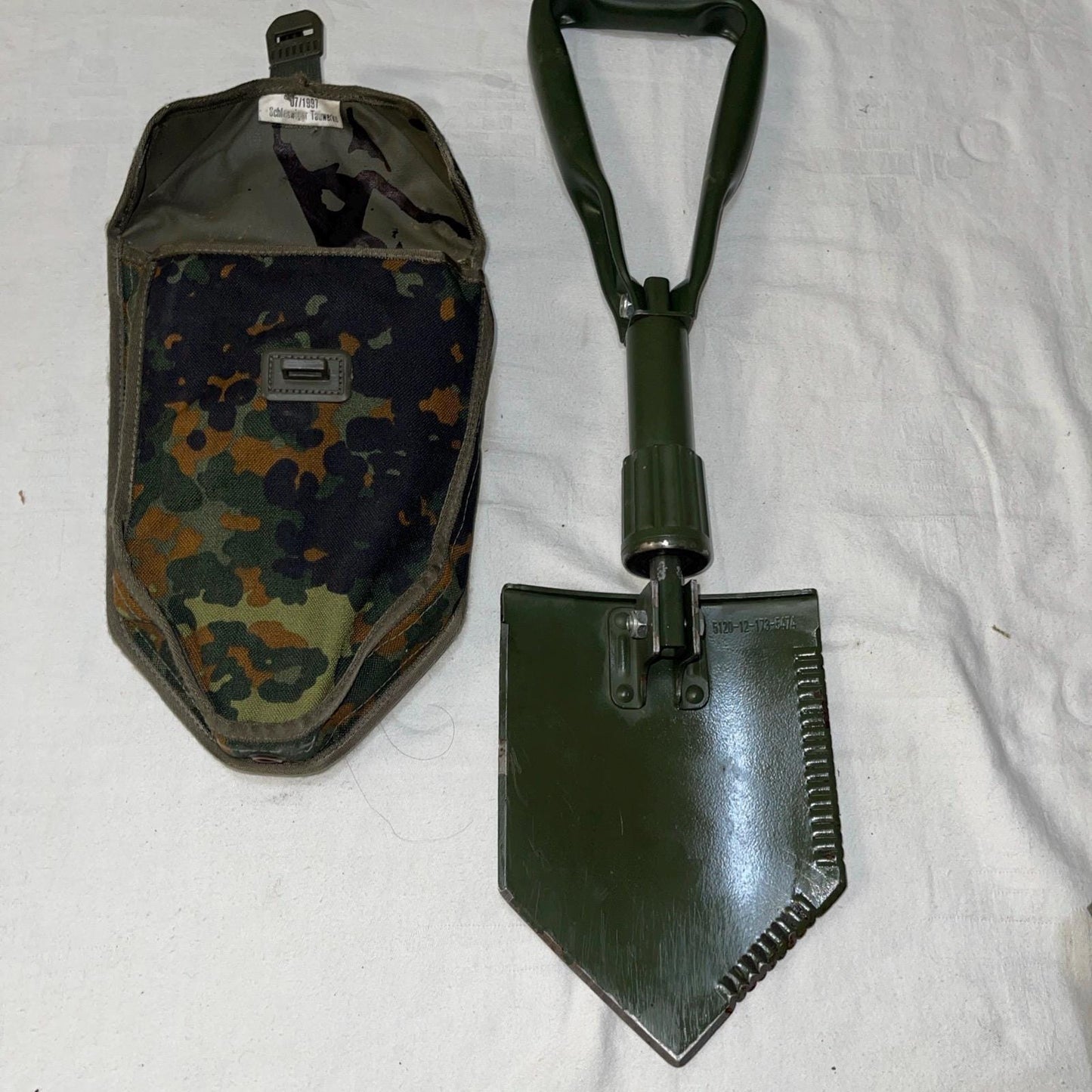German Military Tri-fold Shovel Entrenching Tool Survival Bund w/ Flecktarn Case