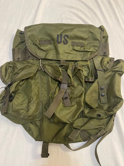US Vietnam Alice Pack Rucksack Medium dated 1974 W/ Manual & 4 Waterproof bags New old stock