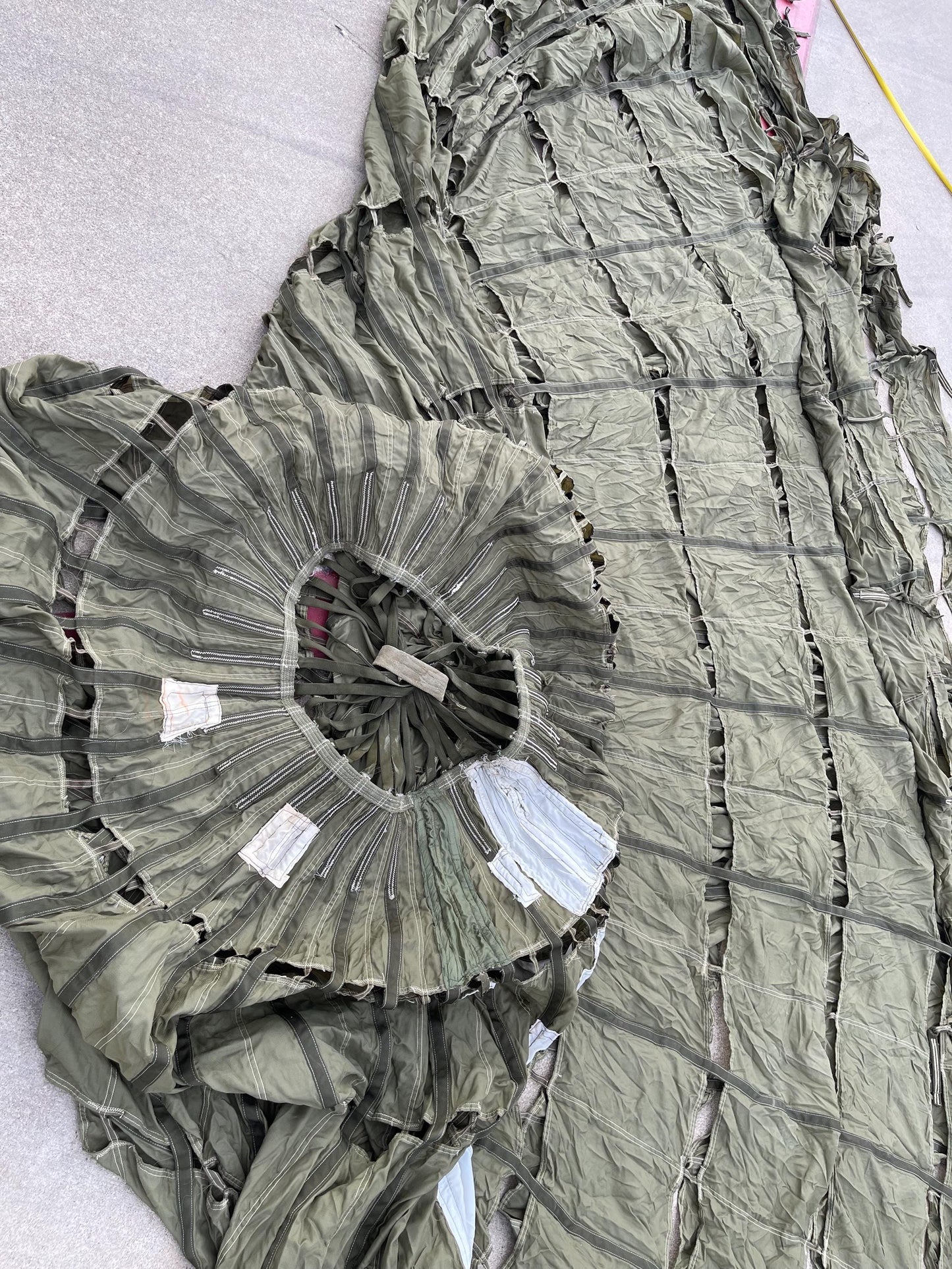 US military Olive drab/ color Extraction Parachute in mint condition, Canopy, Shade, photo shoot and collectible.