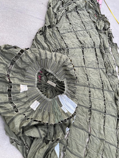 US military Olive drab/ color Extraction Parachute in mint condition, Canopy, Shade, photo shoot and collectible.