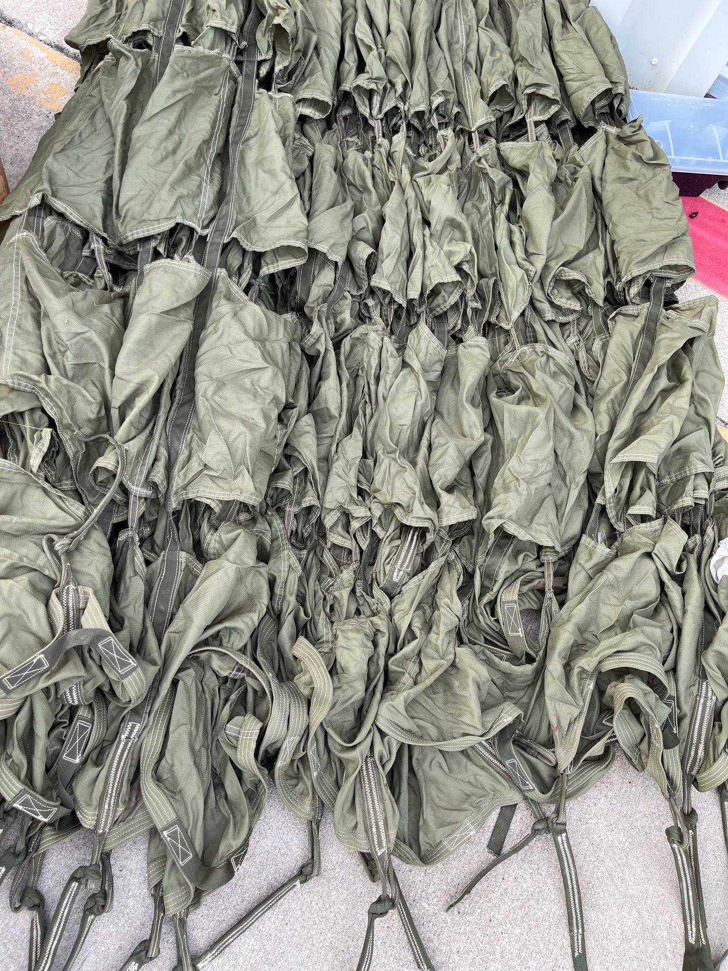 US military Olive drab/ color Extraction Parachute in mint condition, Canopy, Shade, photo shoot and collectible.