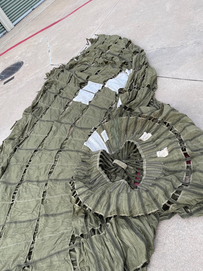 US military Olive drab/ color Extraction Parachute in mint condition, Canopy, Shade, photo shoot and collectible.