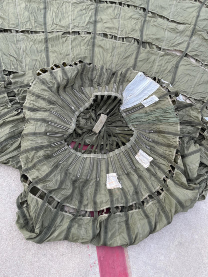 US military Olive drab/ color Extraction Parachute in mint condition, Canopy, Shade, photo shoot and collectible.