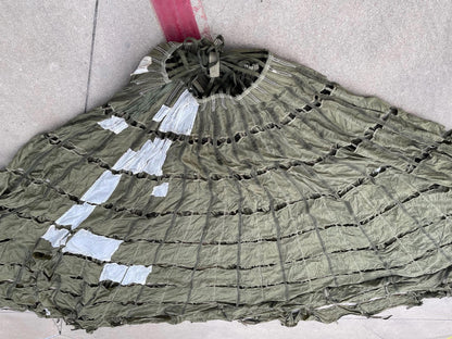 US military Olive drab/ color Extraction Parachute in mint condition, Canopy, Shade, photo shoot and collectible.