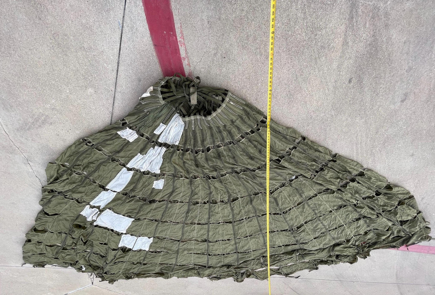 US military Olive drab/ color Extraction Parachute in mint condition, Canopy, Shade, photo shoot and collectible.
