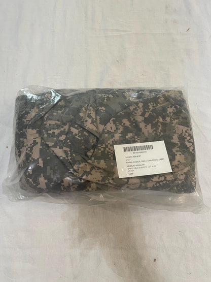 Genuine US Military ACU universal  ECWCS Goretex Digital Parka/ Jacket Extreme Cold Weather Medium Regular. New.
