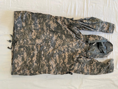 Genuine US Military ACU universal  ECWCS Goretex Digital Parka/ Jacket Extreme Cold Weather Medium Regular. New.