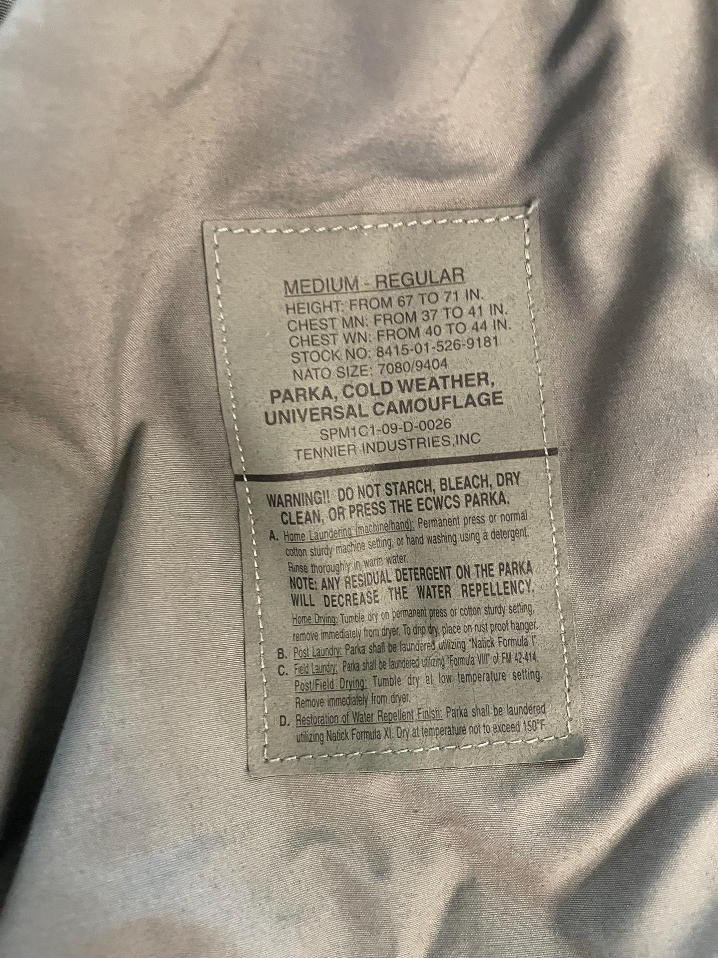 Genuine US Military ACU universal  ECWCS Goretex Digital Parka/ Jacket Extreme Cold Weather Medium Regular. New.