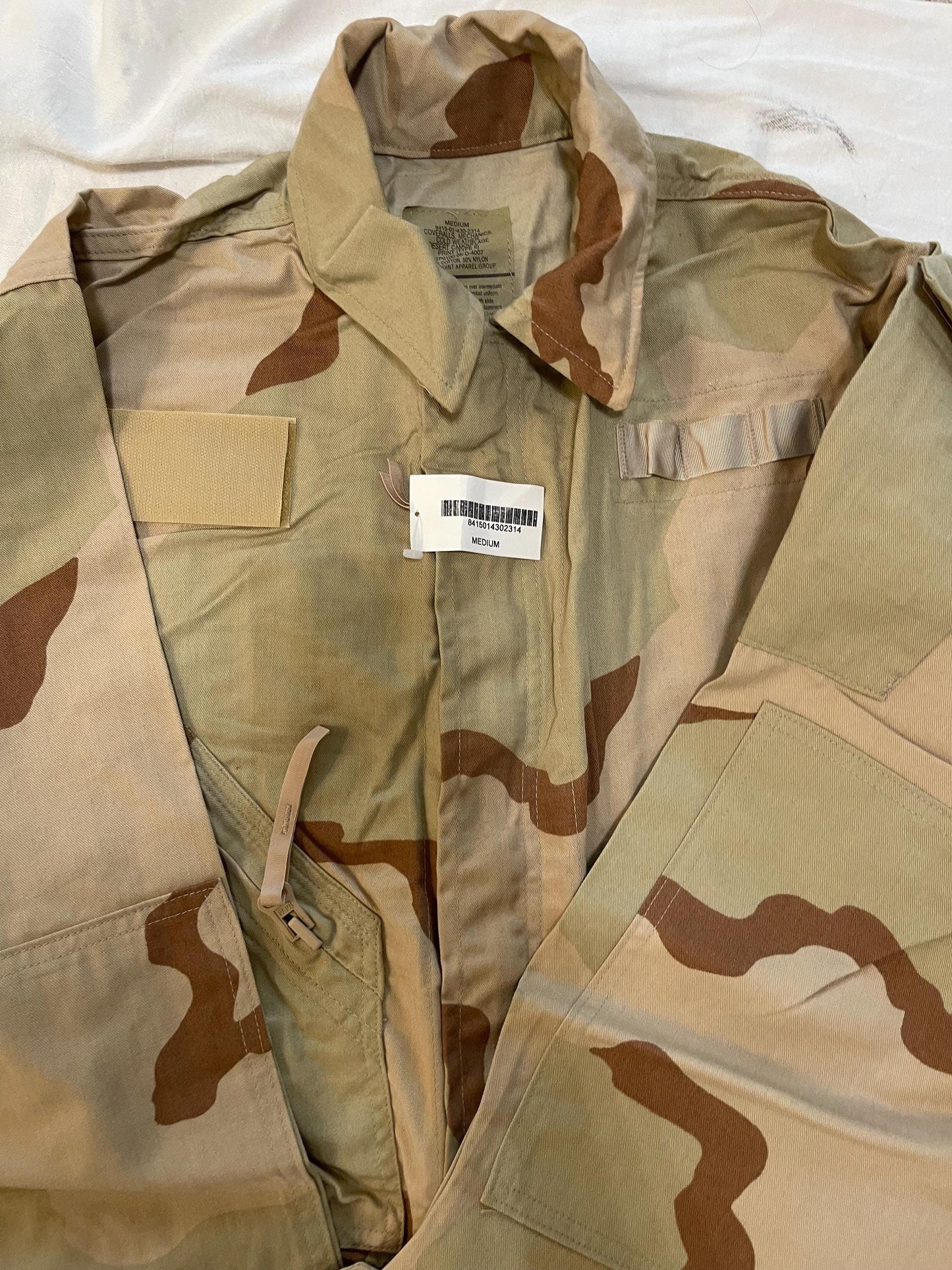 U.S. Army DCU Mechanics Coveralls Jumpsuit Desert Camouflage Medium NWT