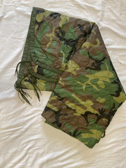 USGI Authentic Poncho Liner/Woobie Woodland Camo US MIL Issue New