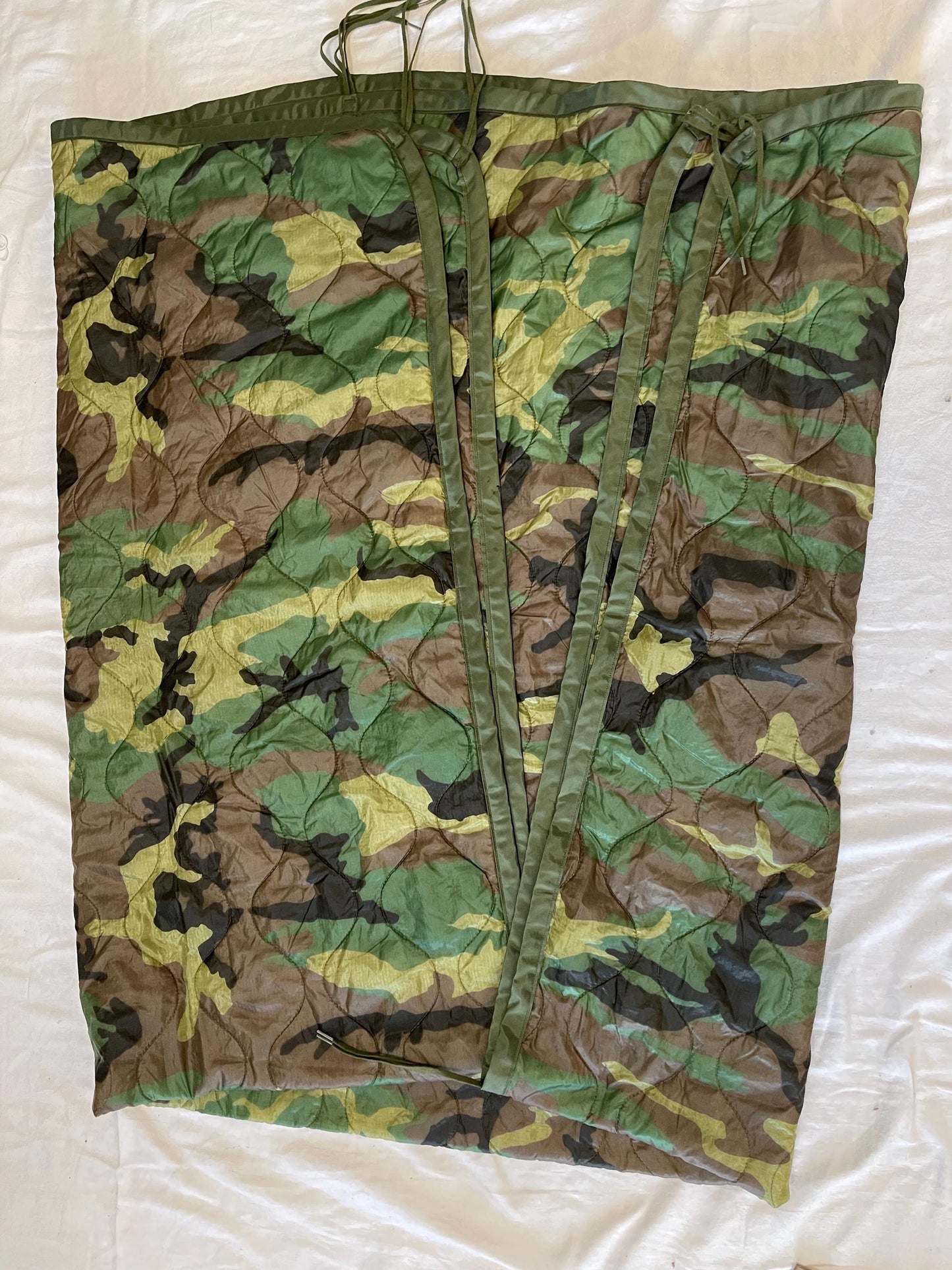 USGI Authentic Poncho Liner/Woobie Woodland Camo US MIL Issue New