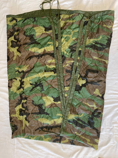 USGI Authentic Poncho Liner/Woobie Woodland Camo US MIL Issue New