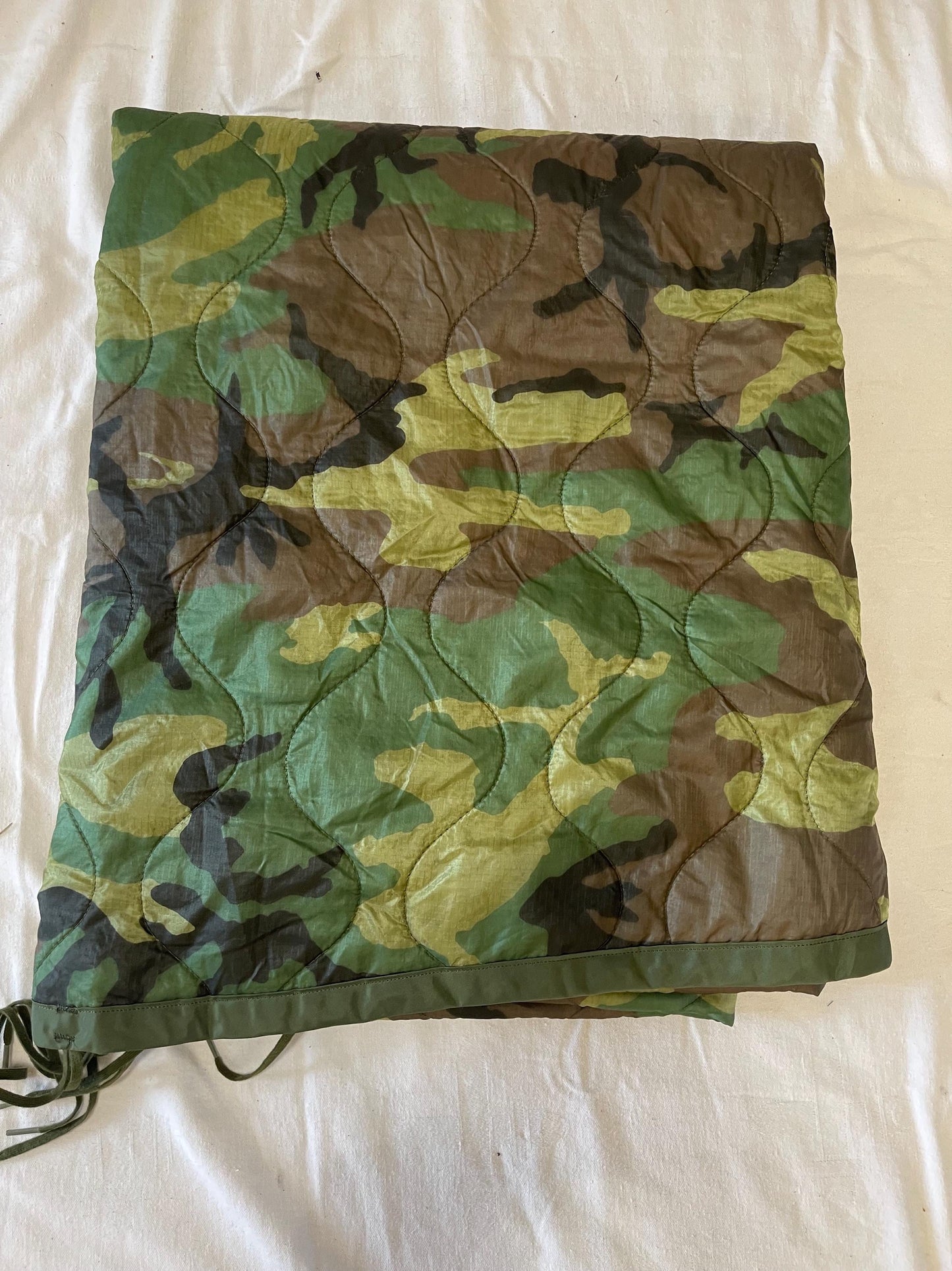 USGI Authentic Poncho Liner/Woobie Woodland Camo US MIL Issue New