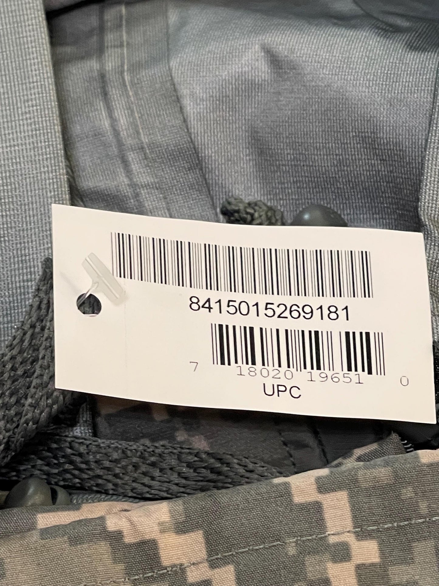 Genuine US Military ACU universal  ECWCS Goretex Digital Parka/ Jacket Extreme Cold Weather Medium Regular. New.