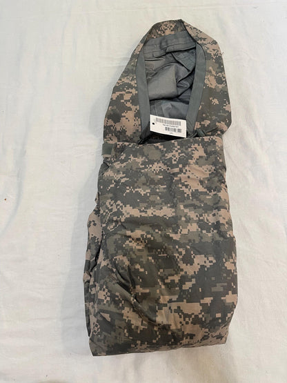 Genuine US Military ACU universal  ECWCS Goretex Digital Parka/ Jacket Extreme Cold Weather Medium Regular. New.