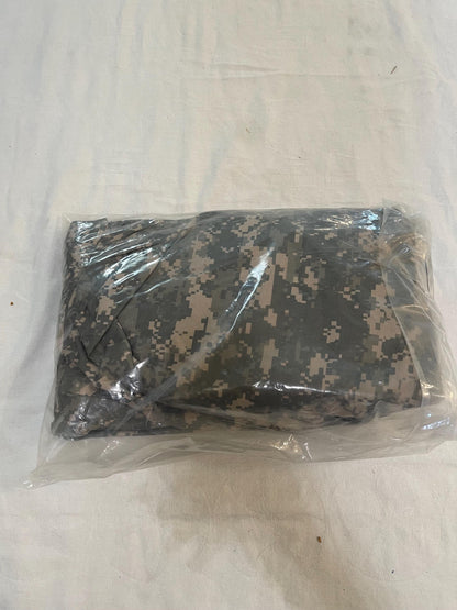 Genuine US Military ACU universal  ECWCS Goretex Digital Parka/ Jacket Extreme Cold Weather Medium Regular. New.