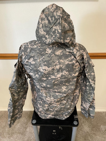 Genuine US Military ACU universal  ECWCS Goretex Digital Parka/ Jacket Extreme Cold Weather Medium Regular. New.