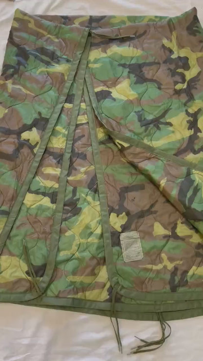 USGI Authentic Poncho Liner/Woobie Woodland Camo US MIL Issue New