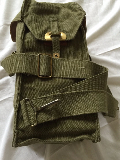 BELGIUM ARMY ENGINEER'S BAG ,CARRIER,1950S ERA, CANVAS In MINT CONDITION. - Image 3