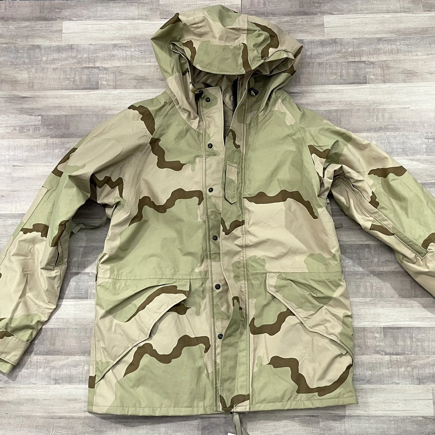 Genuine US GI Military 3 color Desert camouflage ECW Gortex  Jacket - Image 5