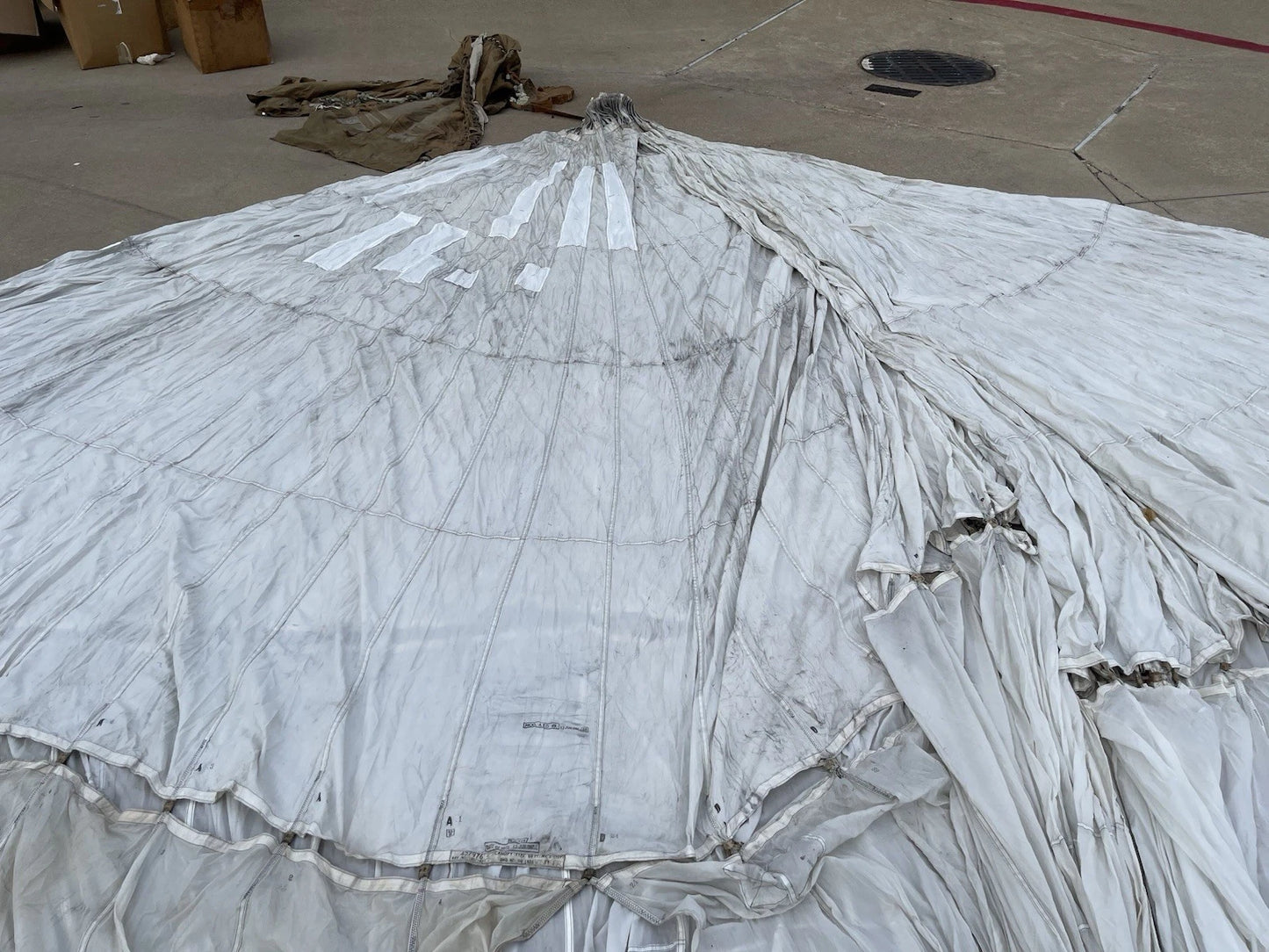 British Military 100ft. Diameter White Cargo Parachute With  Carry Bags - Image 8