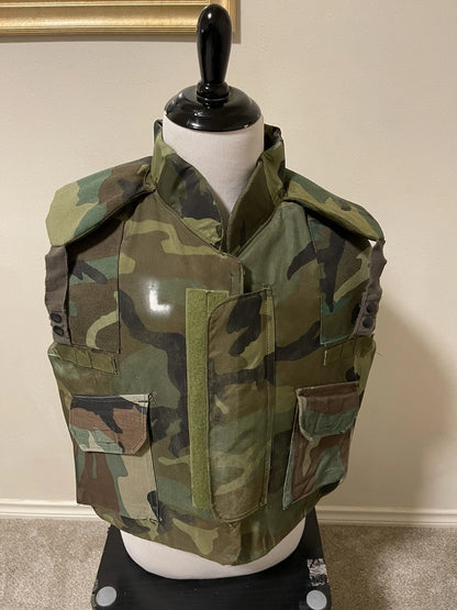 US MILITARY US GI WOODLAND CAMOFLAUGE FRAGMANTATION VEST VINTAGE COLLECTIBLE - Image 1