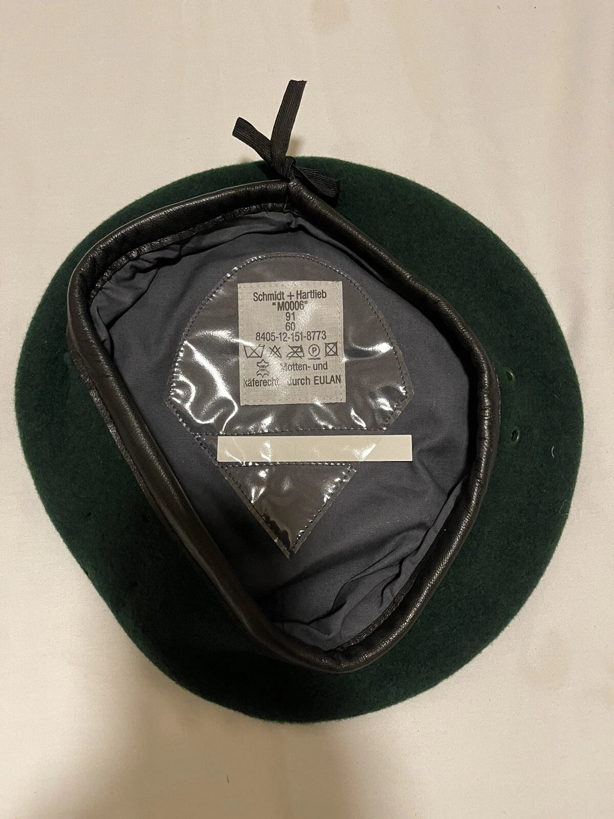 GENUINE GERMAN ARMY PANZER DIVISION VINTAGE INFANTRY GREEN BERET WOOL W/ LEATHE - Image 3