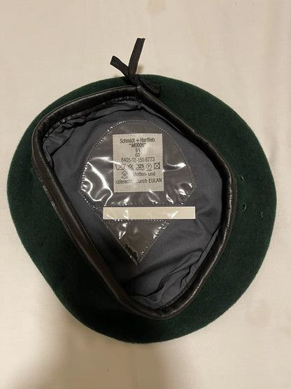 GENUINE GERMAN ARMY PANZER DIVISION VINTAGE INFANTRY GREEN BERET WOOL W/ LEATHE - Image 3