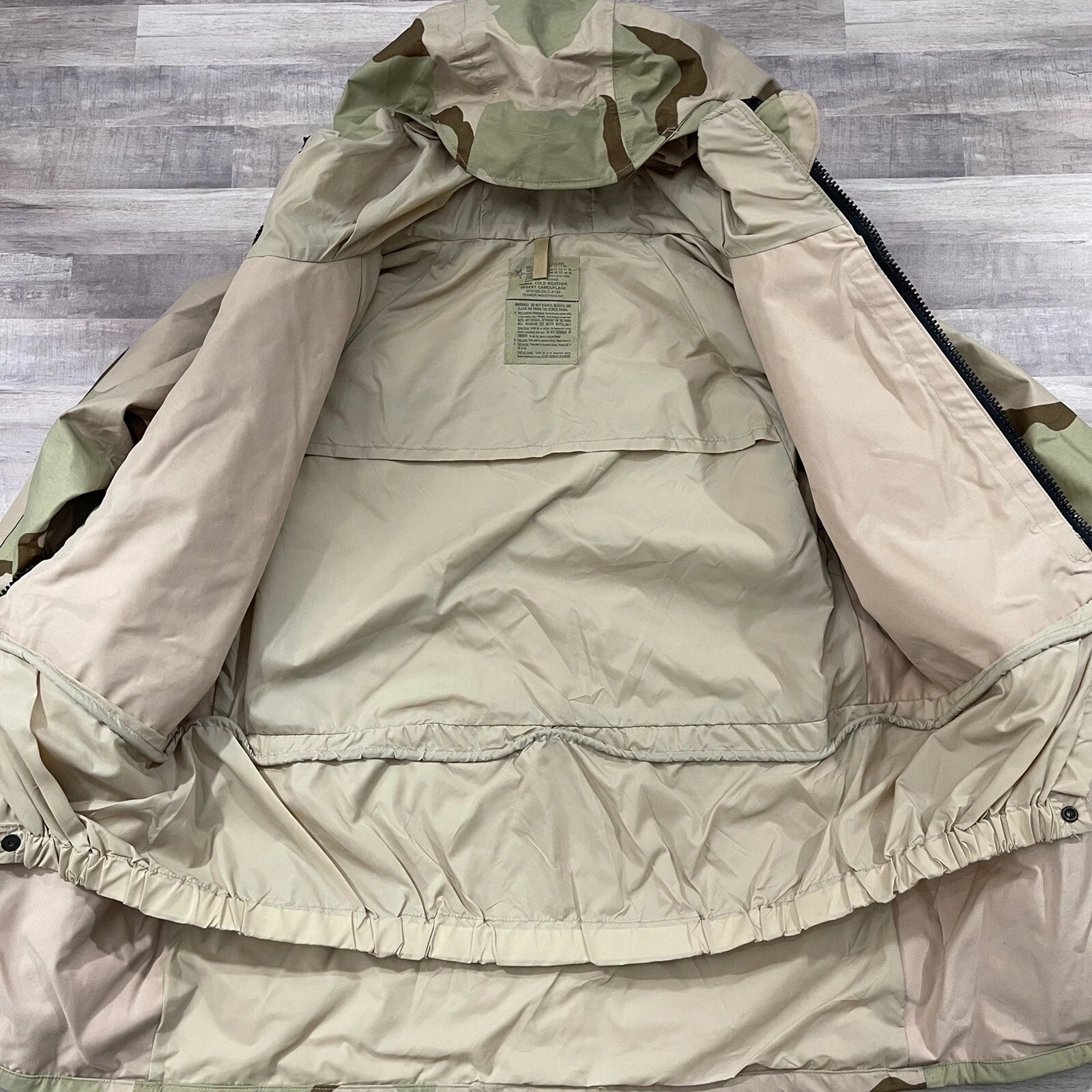 Genuine US GI Military 3 color Desert camouflage ECW Gortex  Jacket - Image 6