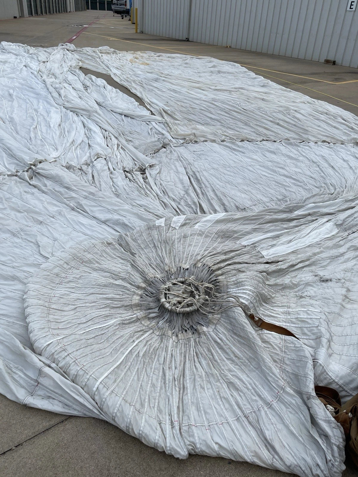 British Military 100ft. Diameter White Cargo Parachute With  Carry Bags - Image 2
