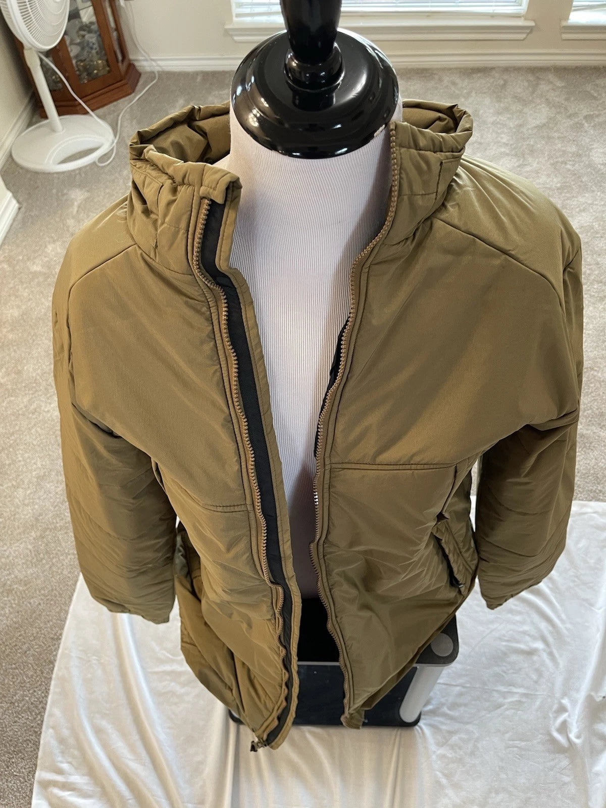 Beyond Coyote Brown PCU Level 7 Cold Weather Jacket Primaloft XL Long. - Image 2