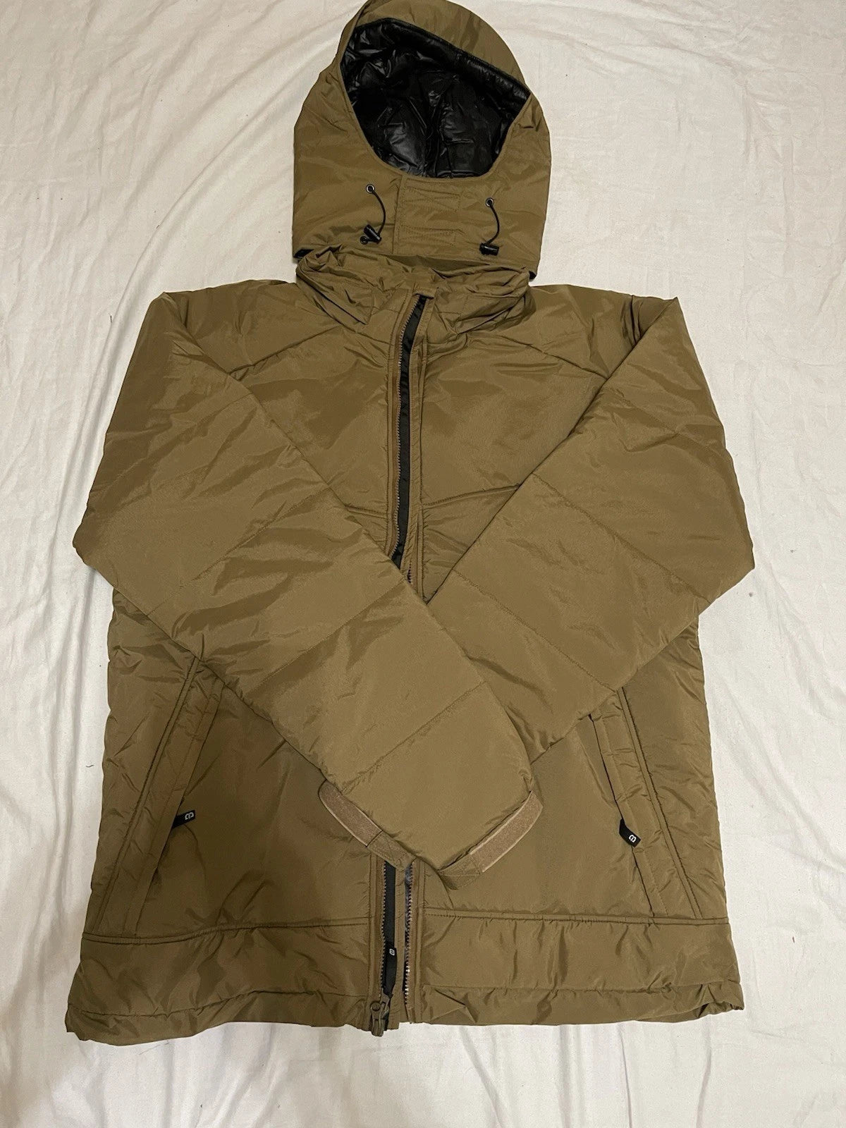 Beyond Coyote Brown PCU Level 7 Cold Weather Jacket Primaloft XL Long. - Image 1